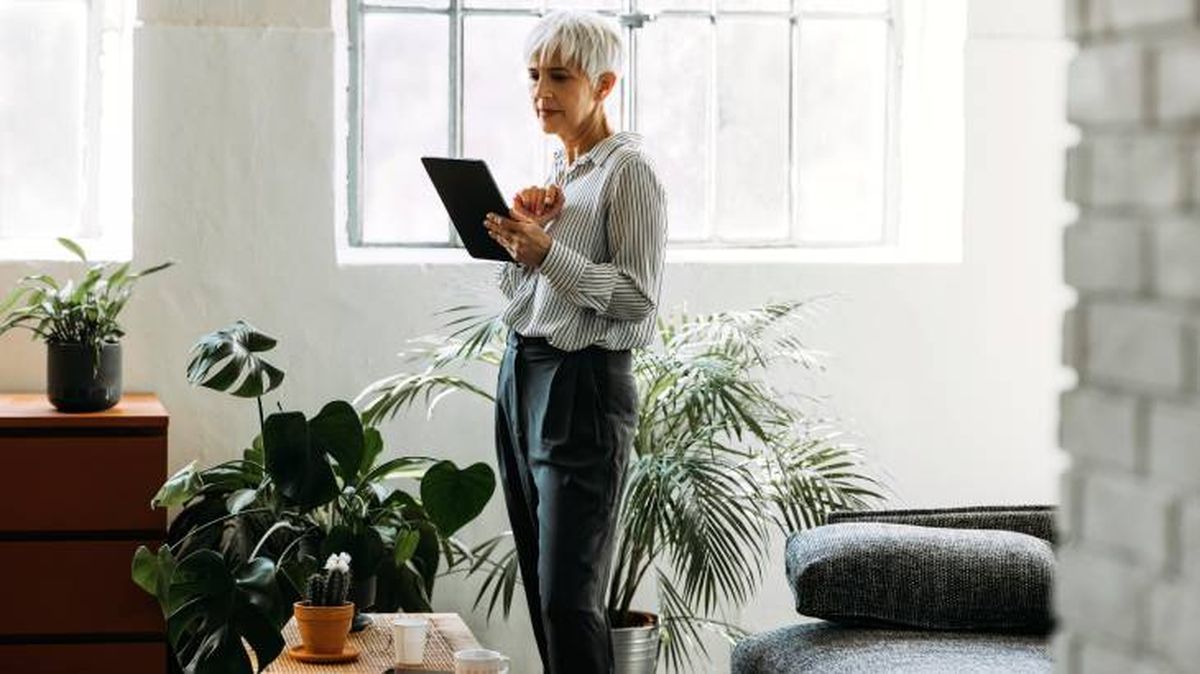 mujer oficina1 look old money style