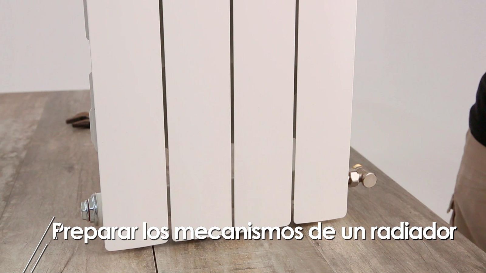 Colocar los mecanismos de un radiador paso 13