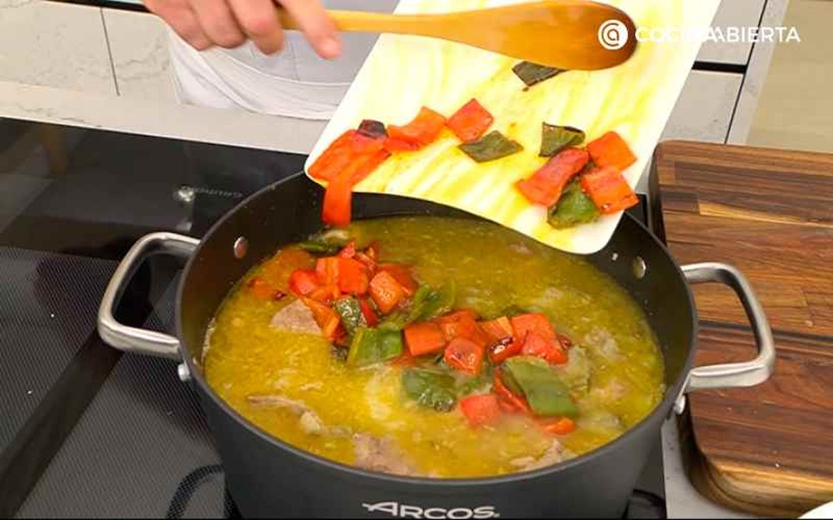 Incorpora los pimientos rehogados