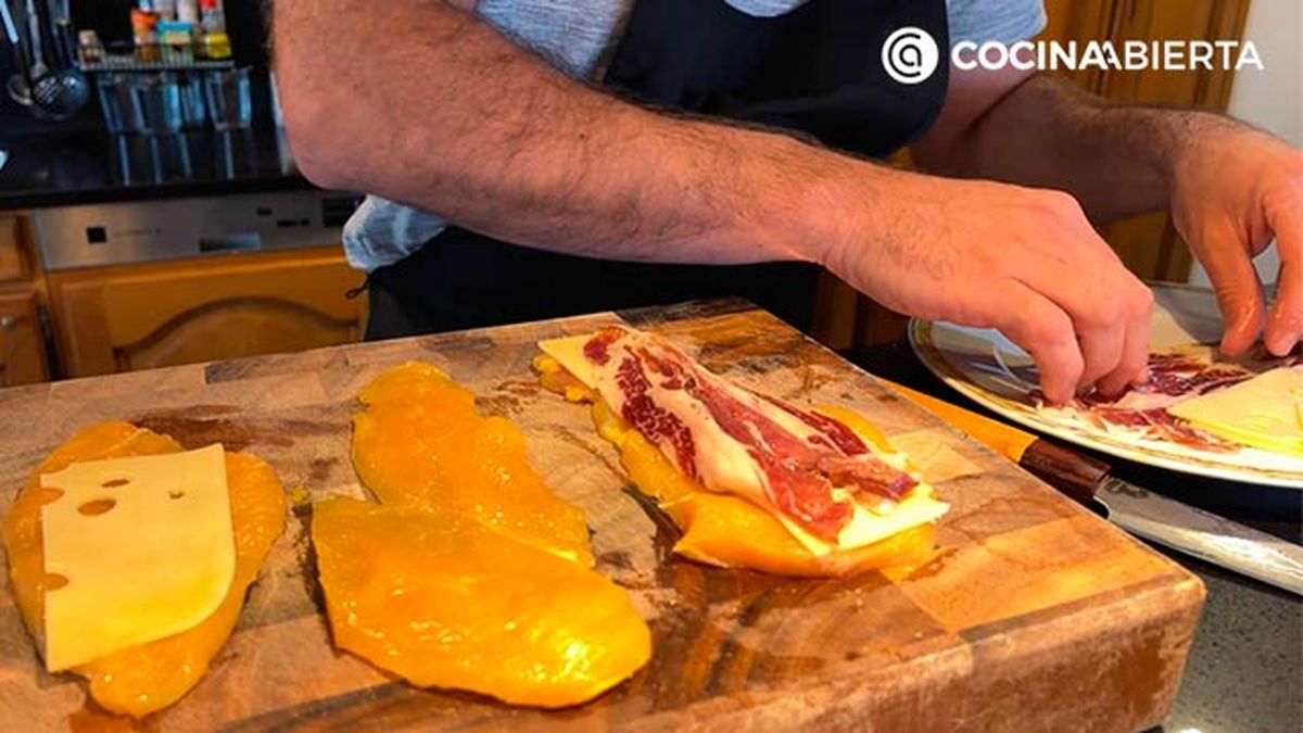 pechuga de pollo rellena de jamon y queso con salsa de pimientos receta joseba arguinano paso2