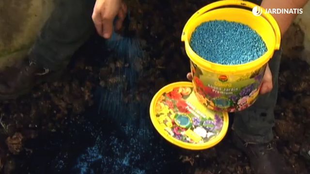 abono tierra setos bajos en el jardin brico 633