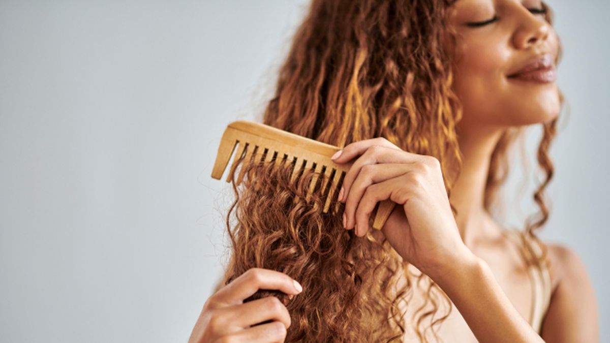 acondicionador sin aclarado o como lucir una melena hidratada y con brillo en menos tiempo peine