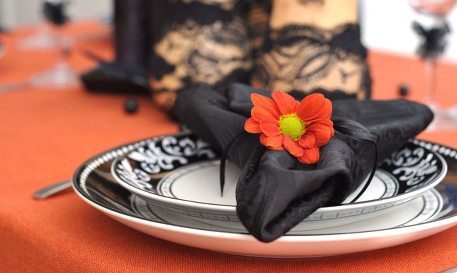 Cómo decorar la casa para hacer una fiesta de Halloween   mesa formal
