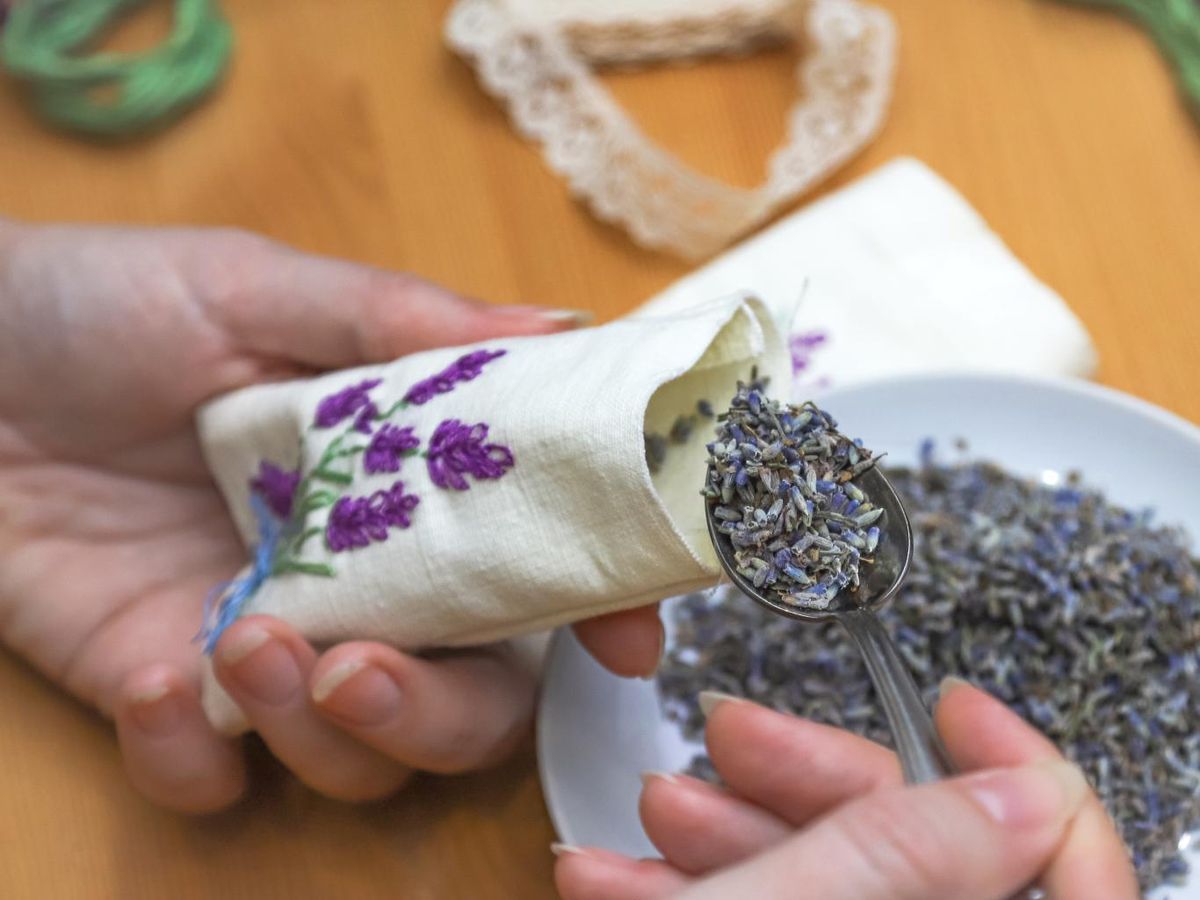 Bolsita de lavanda para aromatizar el hogar.
