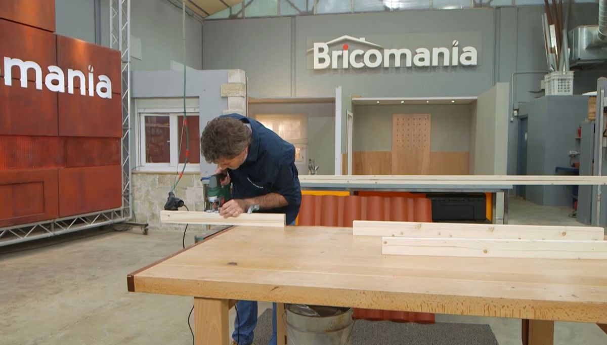 Brico 949 Tejadillo para puerta de entrada  paso 2