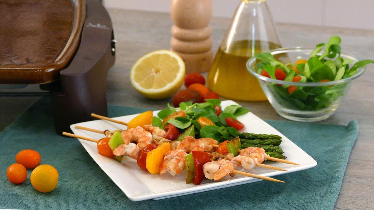 Receta de brochetas de langostinos con verduras a la plancha