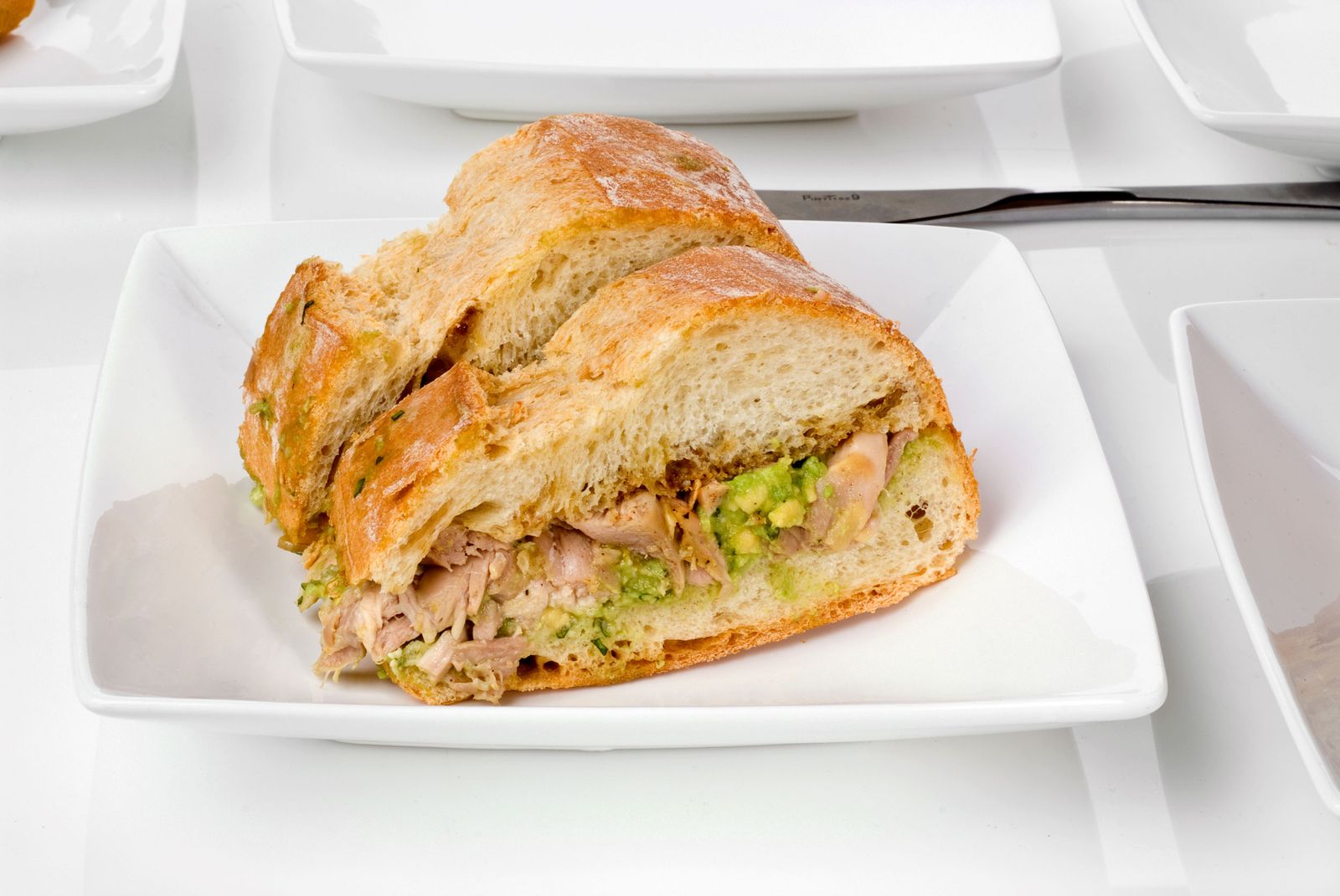 Bocata de pollo asado con guacamole