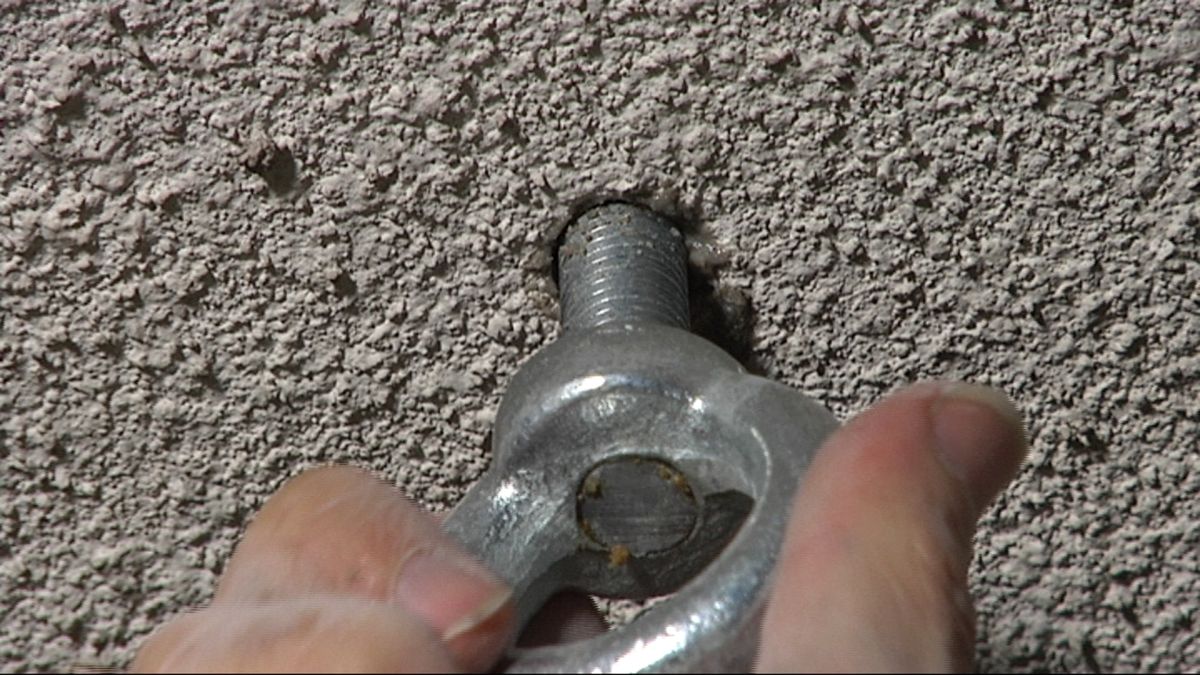 Fijar argolla en techo paso 8