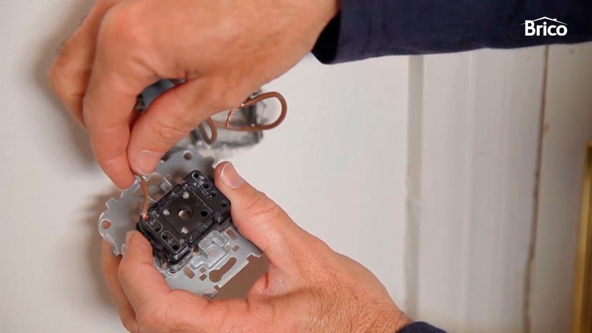 Colocar un interruptor regulador de luz paso 4