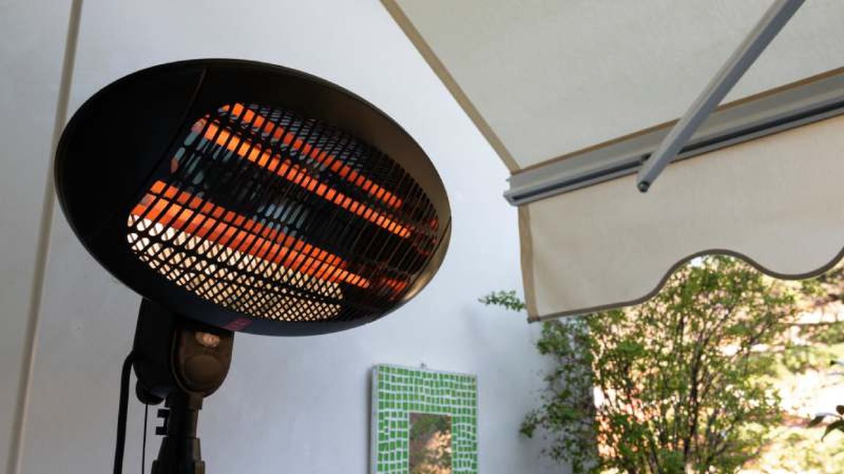 Calefactor infrarrojo en la terraza