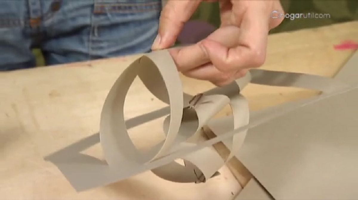 Cómo hacer guirnaldas con cartón paso 4