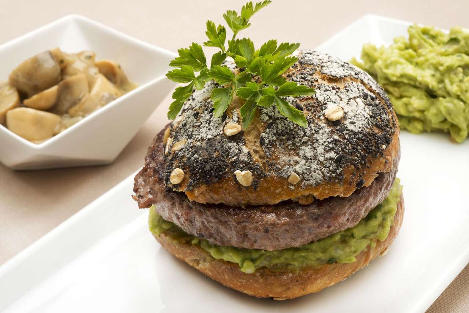 Hamburguesa de champiñones en salsa