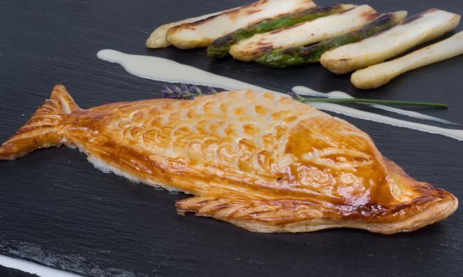 salmonete en costra de hojaldre