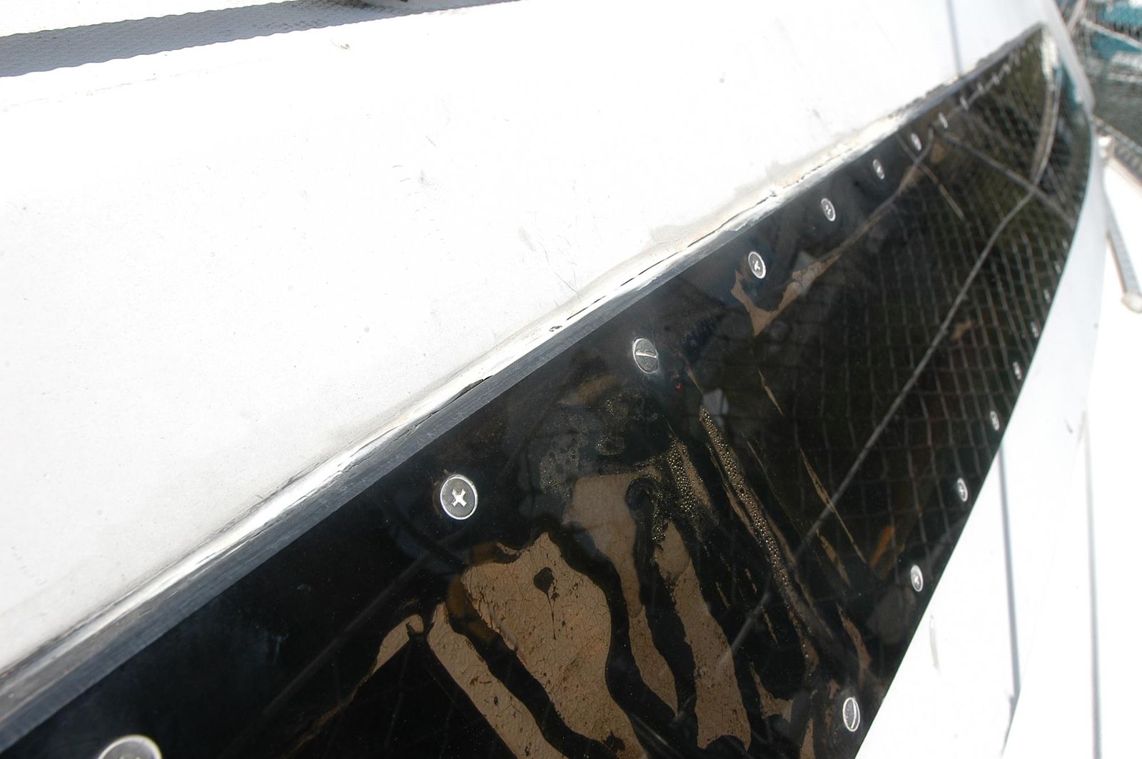 Arreglo de junta en una embarcación