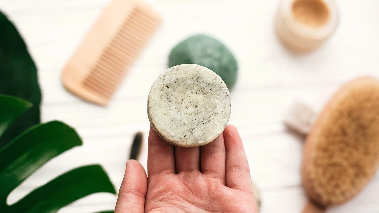 beneficios de usar champu solido pastilla