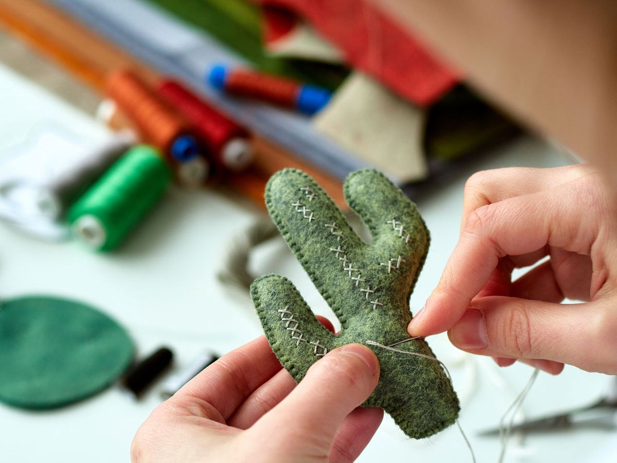 como hacer cactus de fieltro