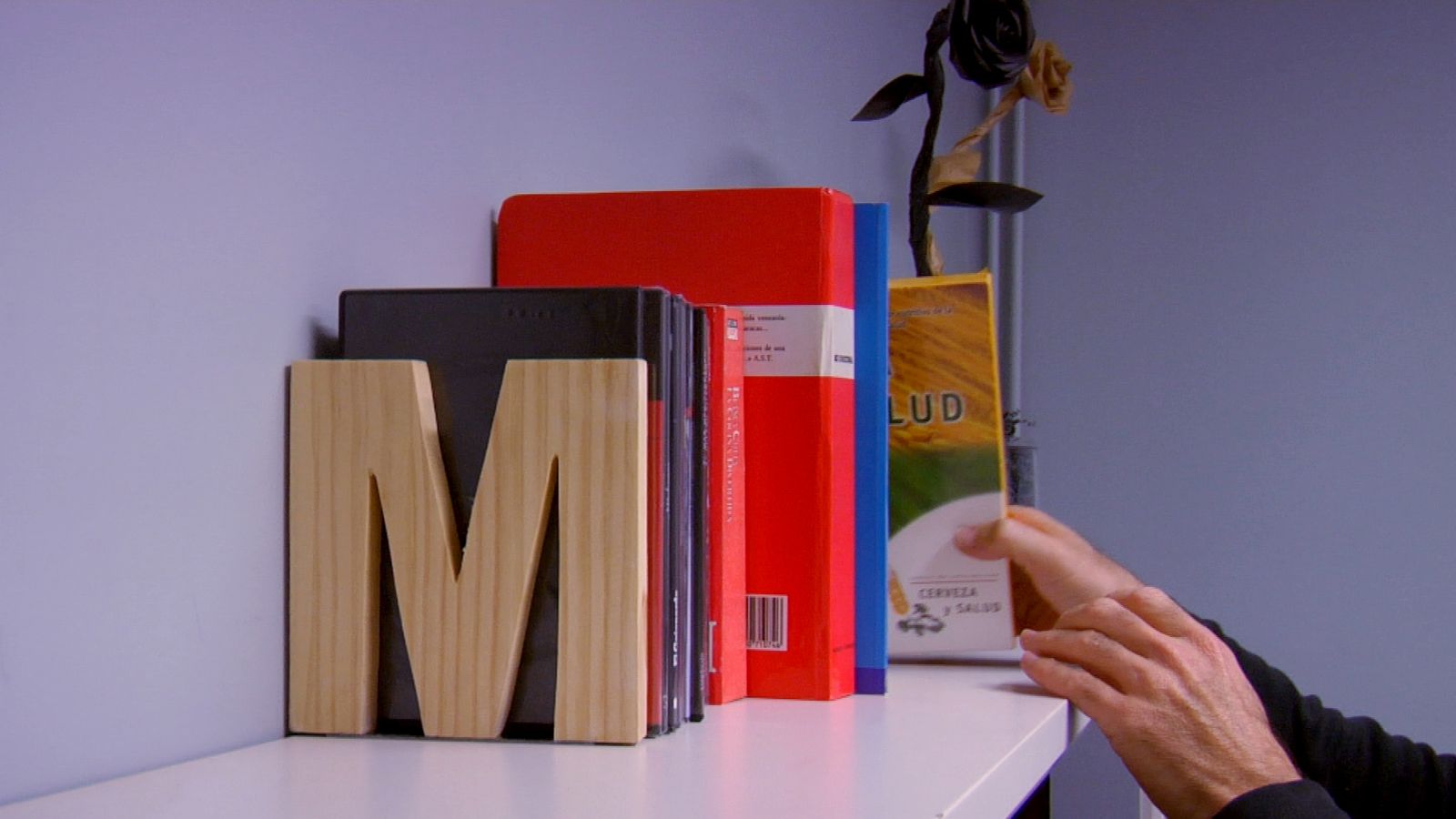Sujeta libros personal paso 10