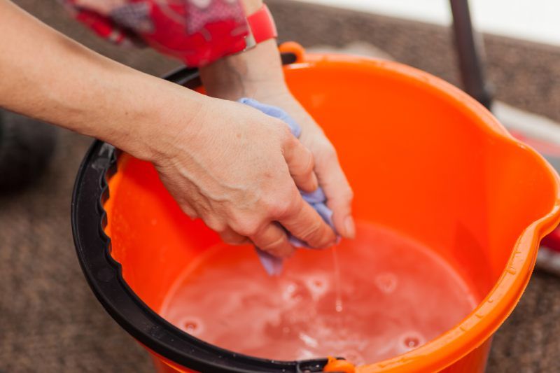 Esta agua sirve perfectamente para limpiar superficies y objetos
