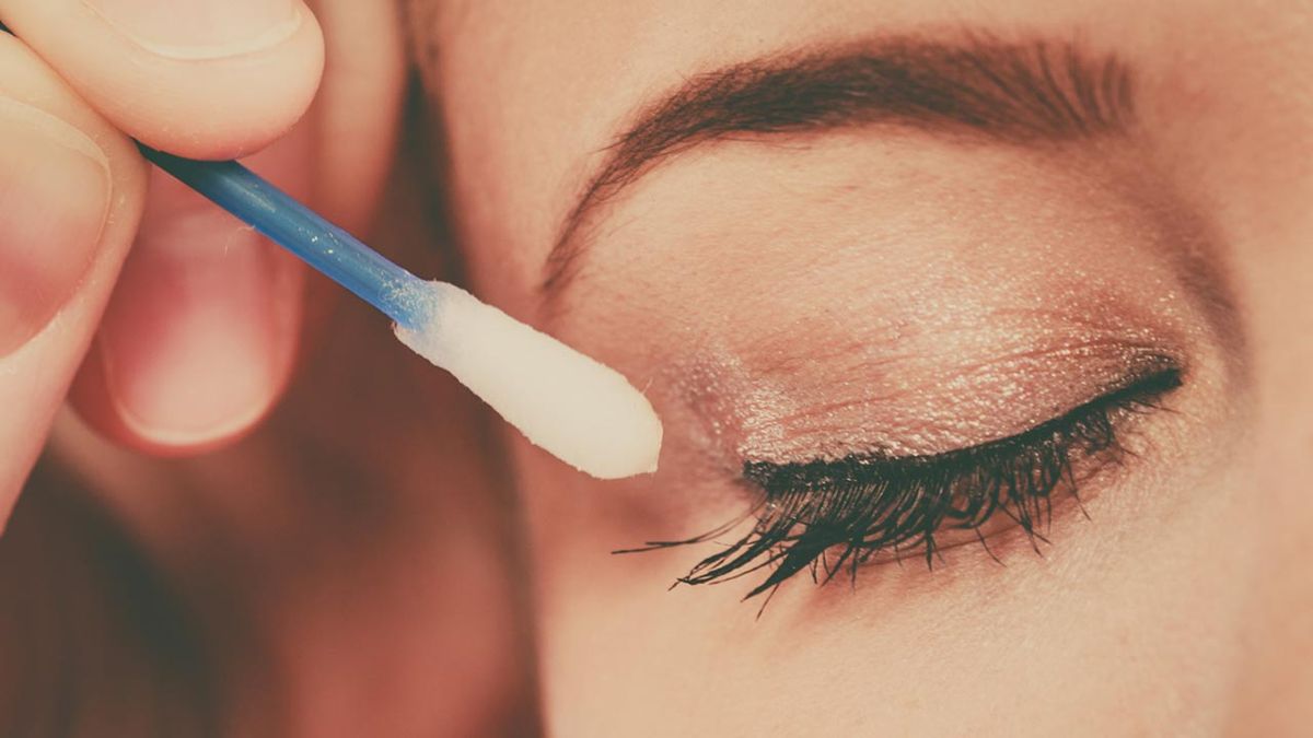 como hacer el eyeliner perfecto bastoncillo