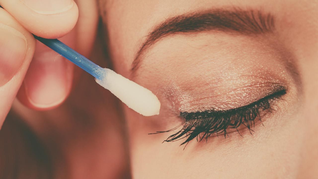 como hacer el eyeliner perfecto bastoncillo
