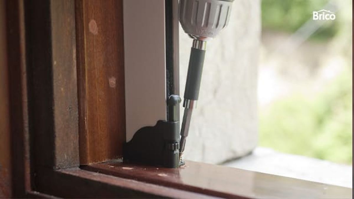 instalar mosquitera enrollable paso 5