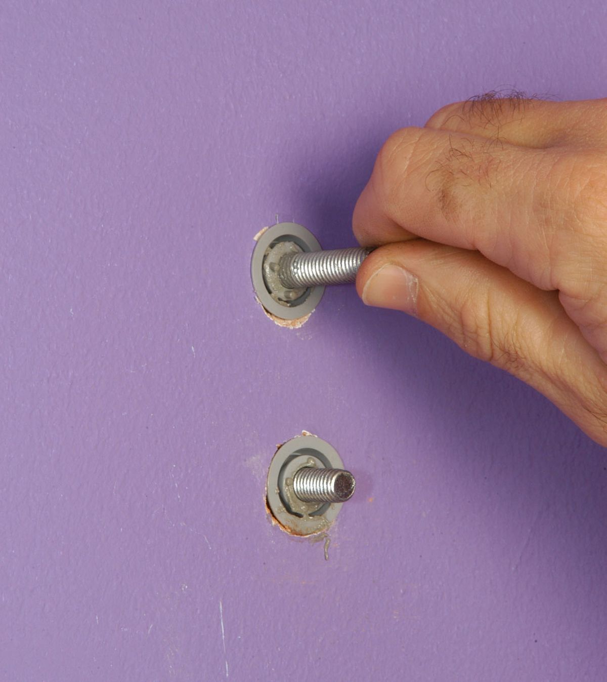 Cómo fijar un soporte para TV paso 7