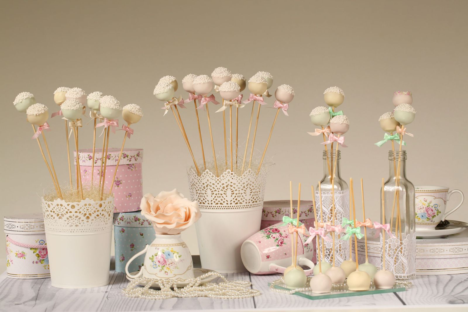 Decorar una mesa de postres para boda detalle 04