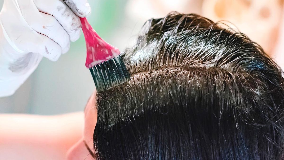 belleza tenir raices de pelo con canas en casa