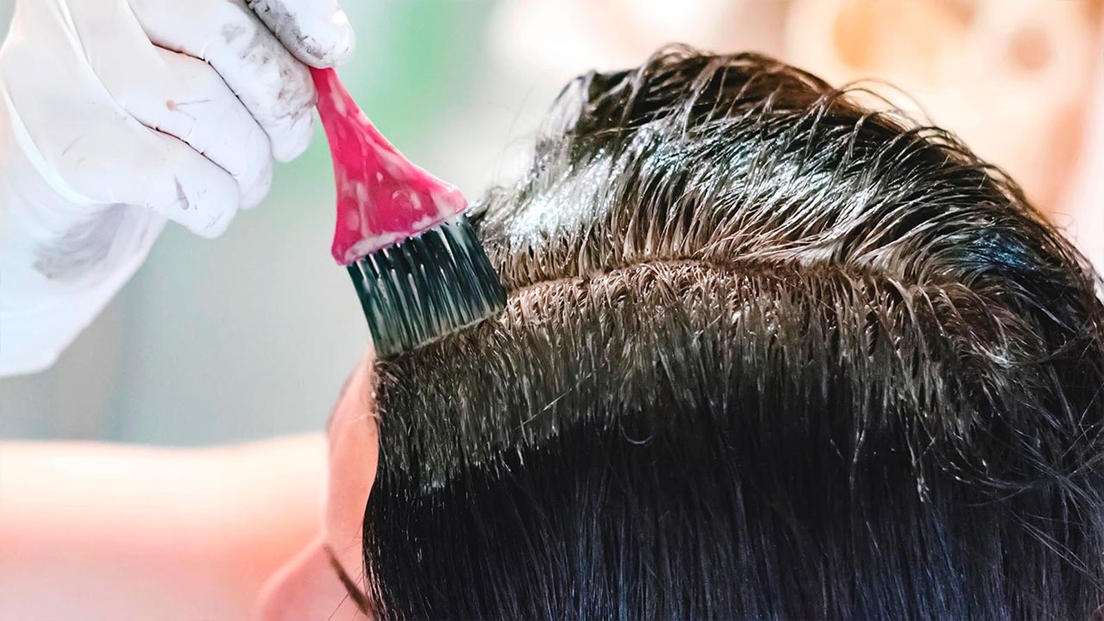 belleza tenir raices de pelo con canas en casa