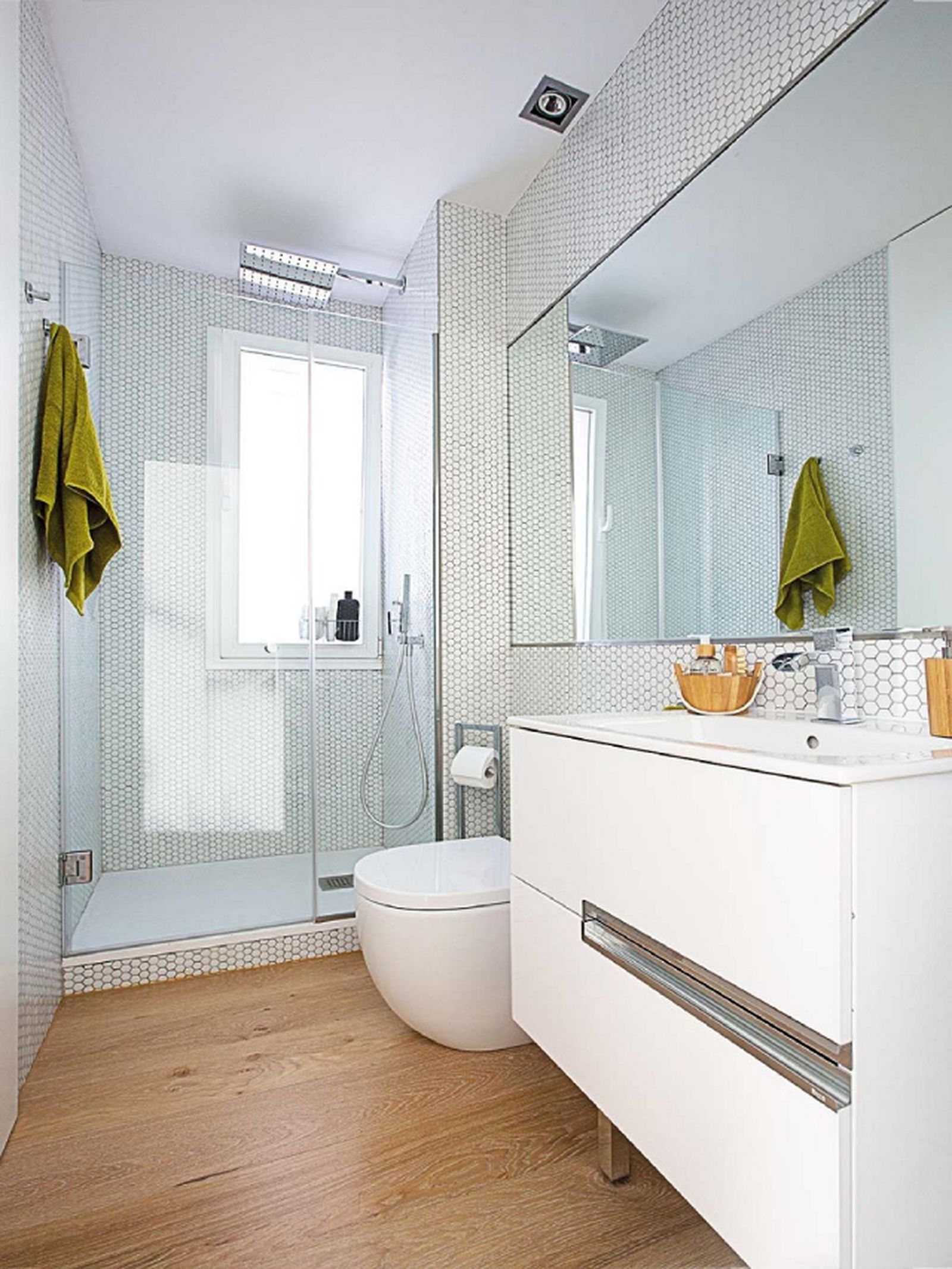 Baños pequeños con ducha las claves para decorarlos y aprovechar el espacio 10