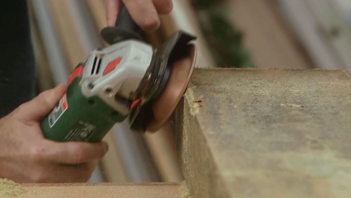 Como hacer una mesa de comedor con traviesas de madera paso 6