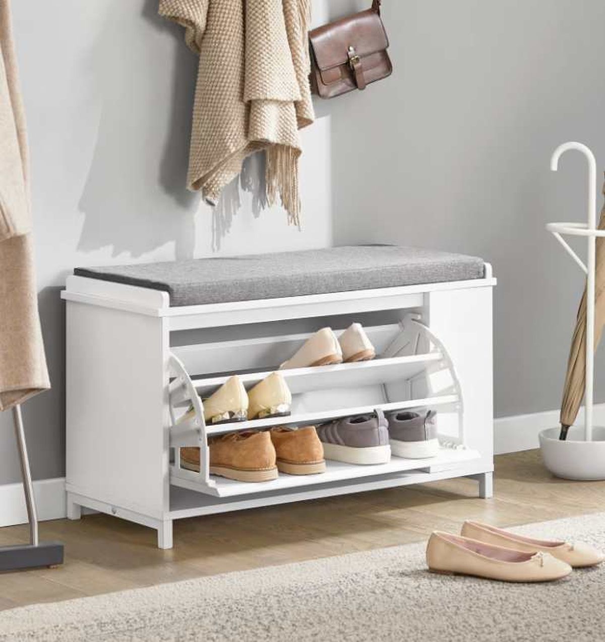 Banco zapatero con 1 solapa madera blanco / Maisons Du Monde. Ref. M23104588