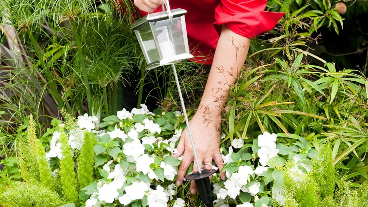 brico 0567 2 balizas jardin solares paso 5