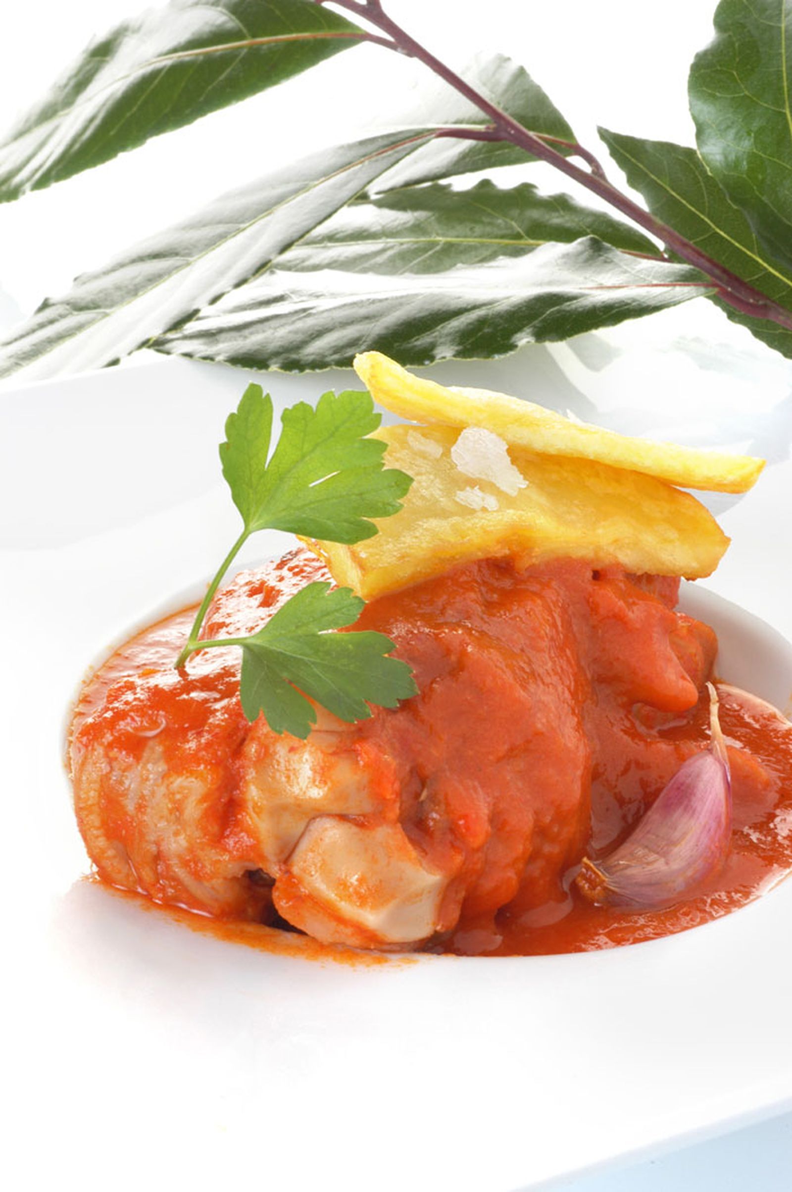 Manos de cerdo con salsa vizcaína