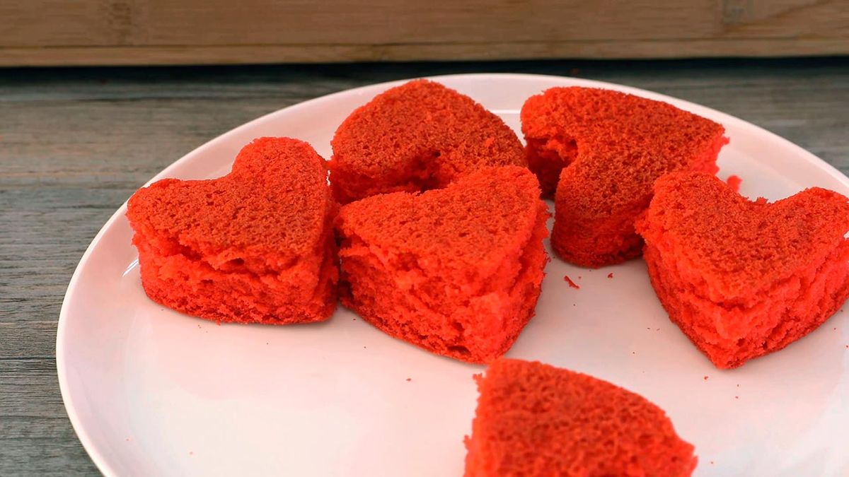 Receta de bizcocho sorpresa para San Valentín  paso 4