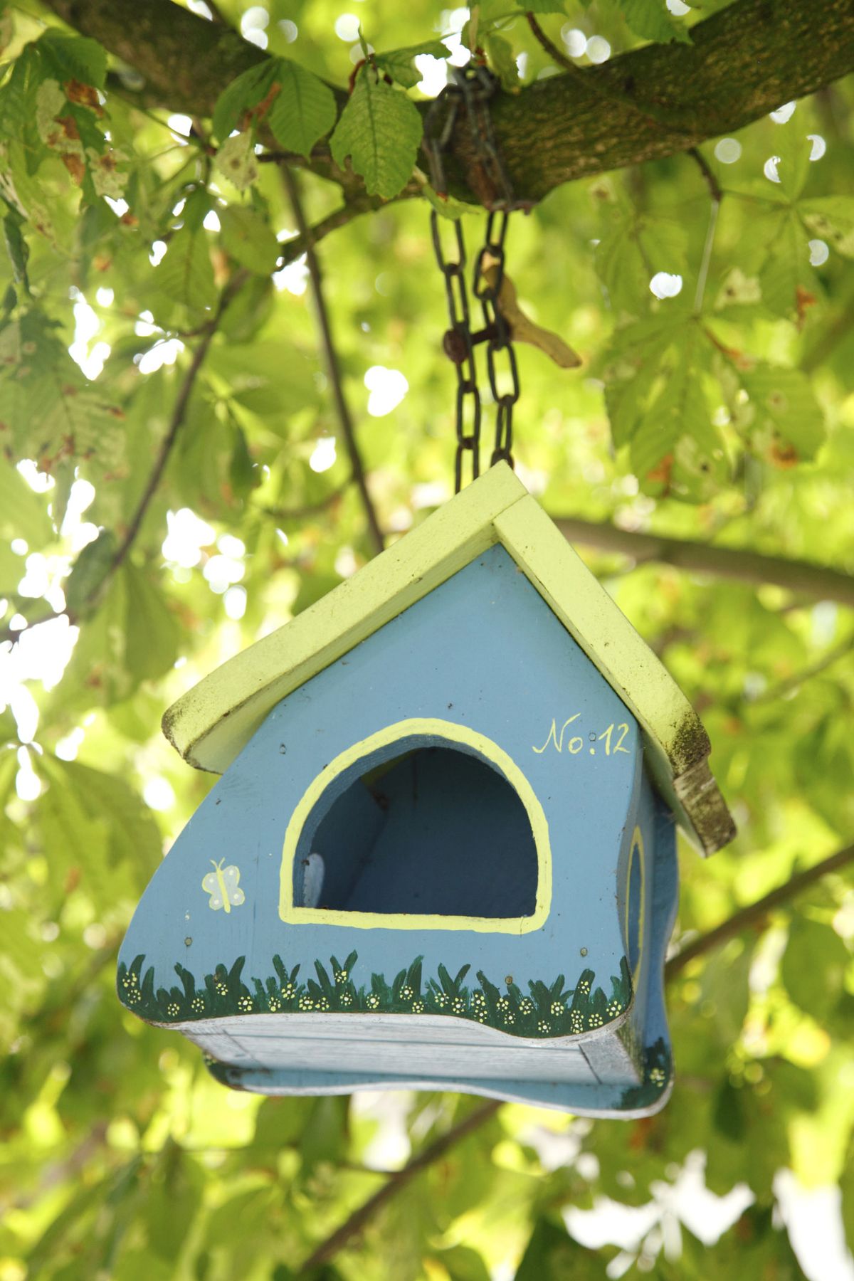 Casitas de pájaros para decorar el jardín 11
