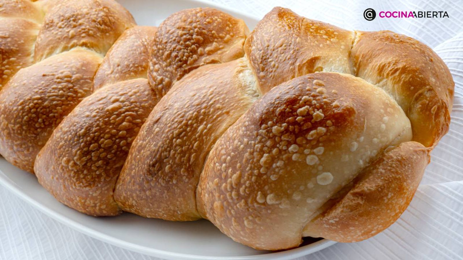 Joseba Arguiñano fusiona dos clásicos para elaborar una trenza de pan de leche