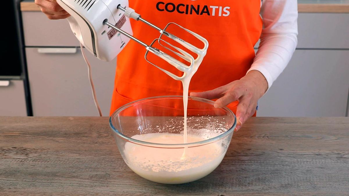 Receta de bizcocho sorpresa para San Valentín  paso 1