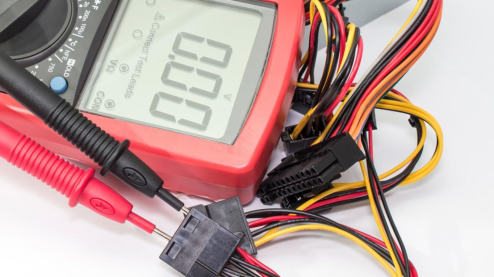 CBRI0024HU09_Usar el tester para comprobar pequeños electrodomésticos