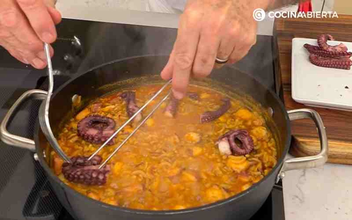 Coloca las puntas de los tentáculos y hornea