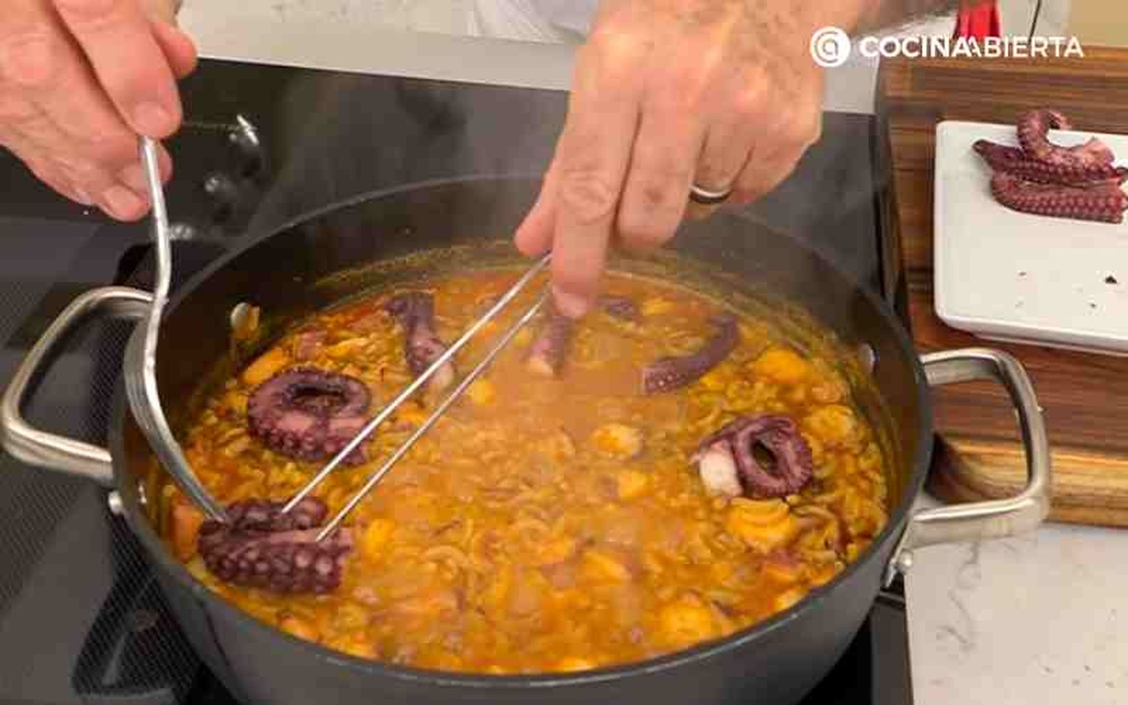 Coloca las puntas de los tentáculos y hornea