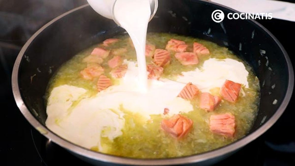 Receta de tiaglatelle con salmón ahumado y perejil  paso 3