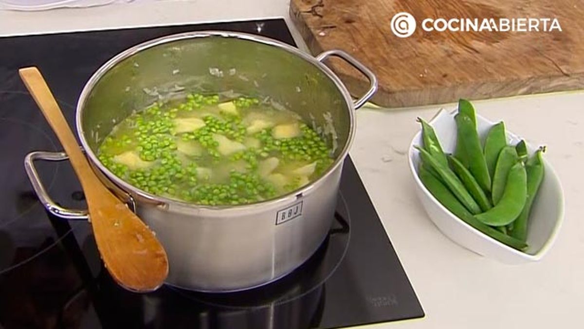 patatas con guisantes y jamon guiso receta karlos arguinano karl67440321 paso2