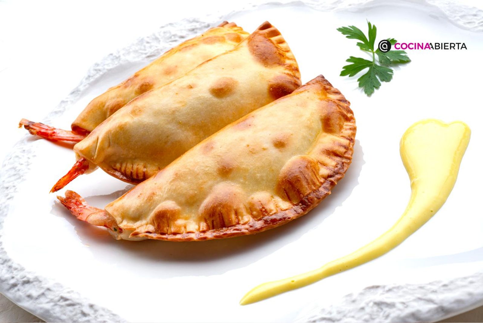 Deliciosa receta de empanadillas de gambas con salsa alioli