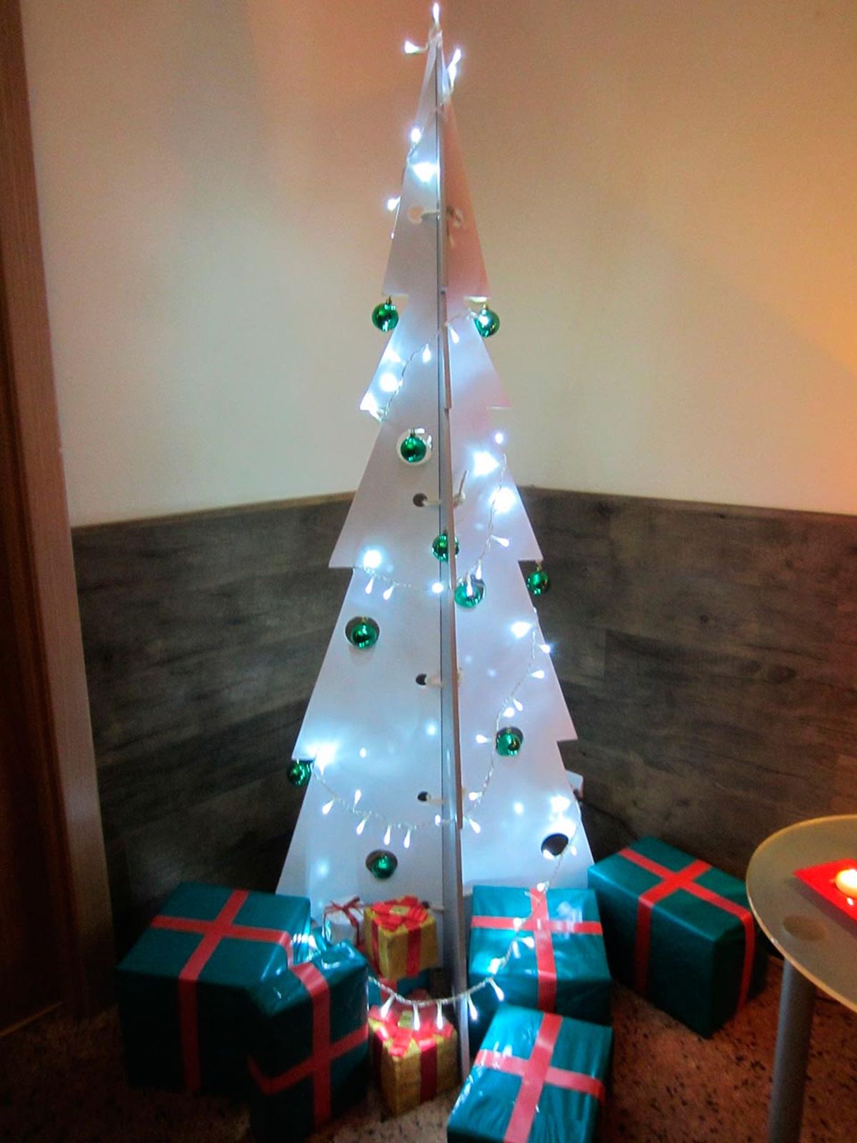 Árbol de Navidad de madera desmontable paso 10