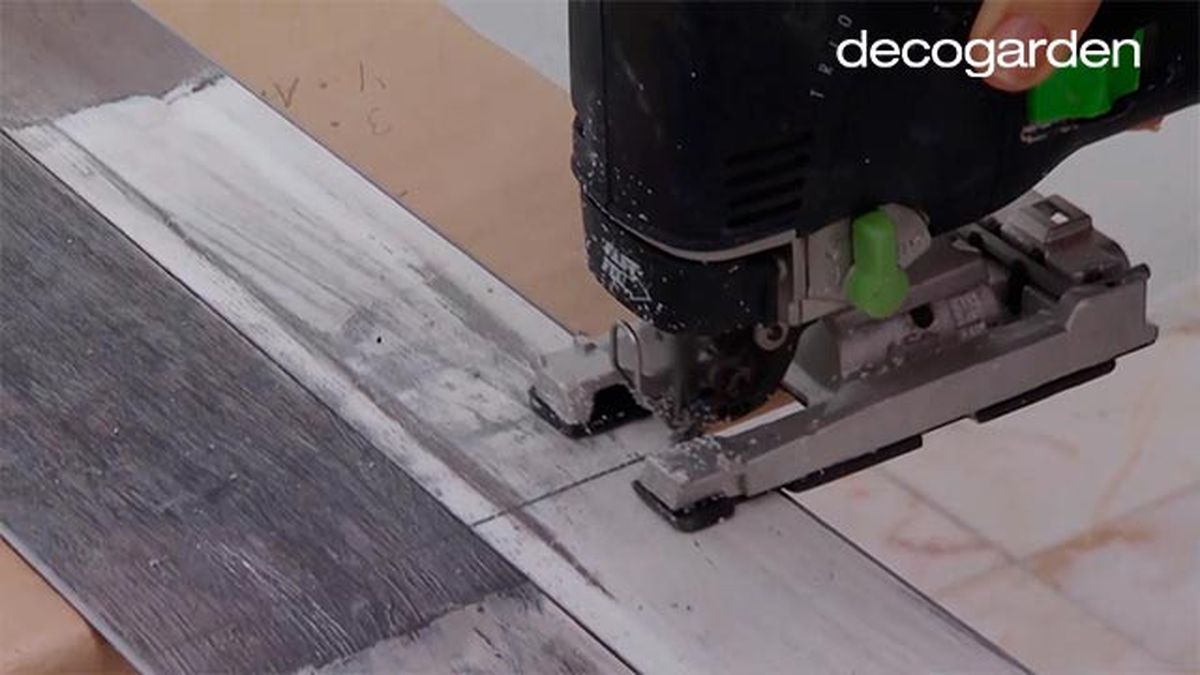 Decogarden 686 Colocar lamas pvc suelo bano cortar