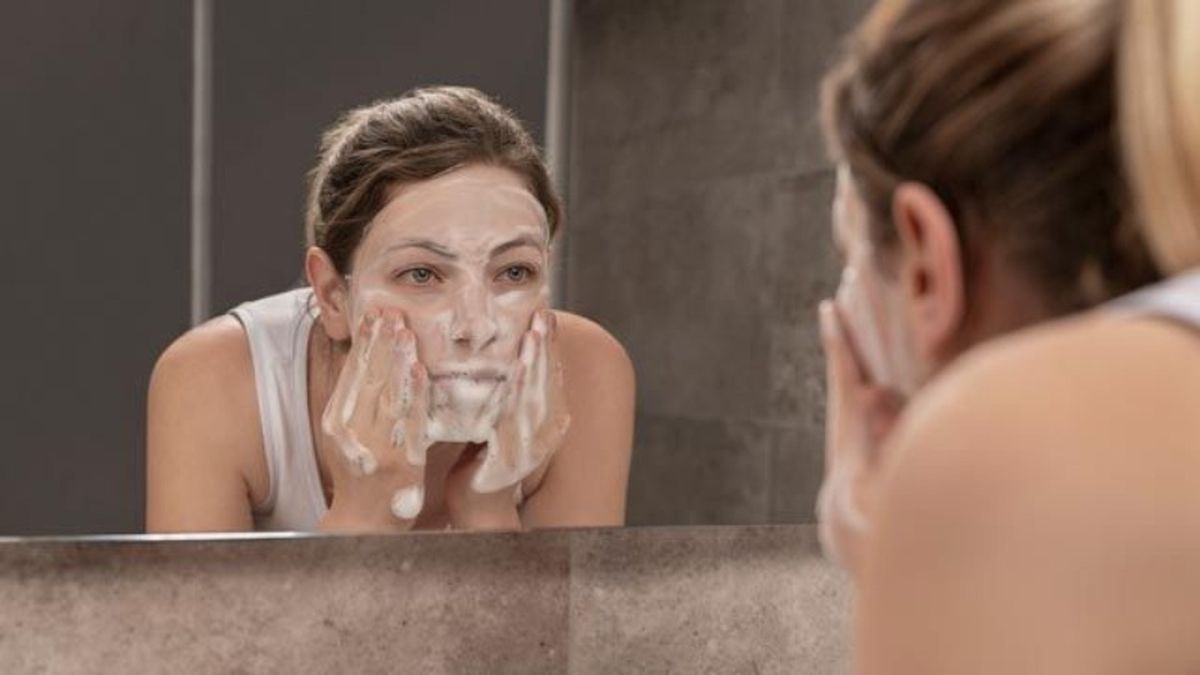 Desmaquillarse correctamente es una parte muy importante del proceso final
