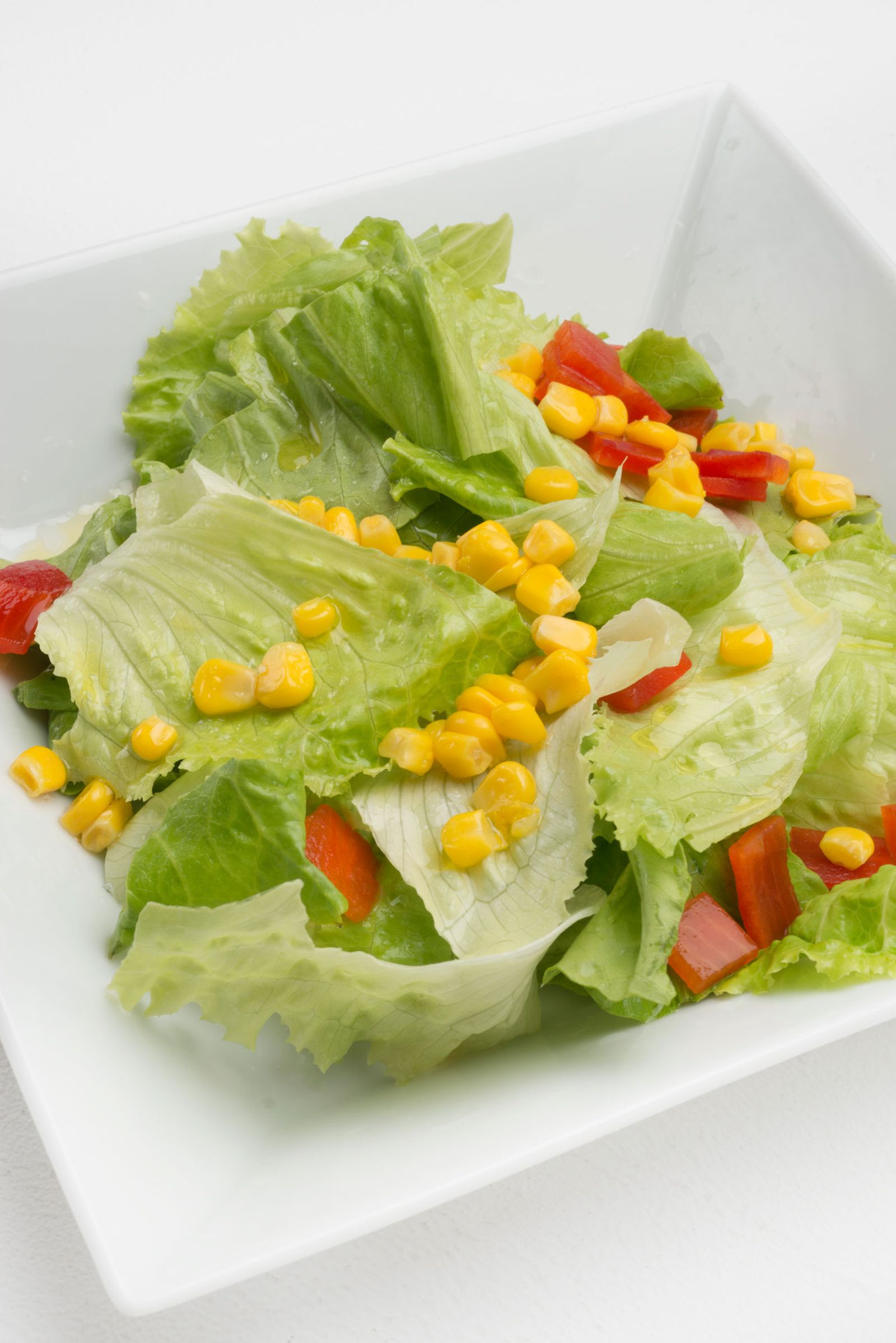 5626 2 Ensalada de lechuga, pimiento rojo y maiz vertical xl