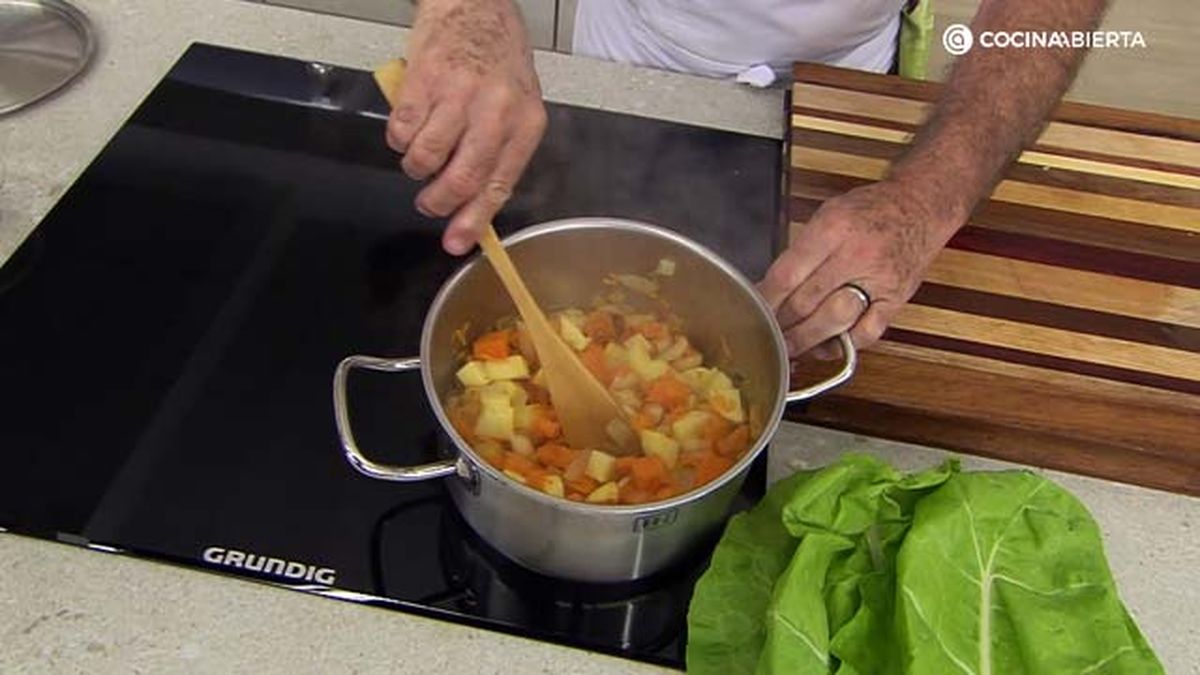 sopa de acelgas calabaza al curry karlos arguinano paso 1 KARL68190321