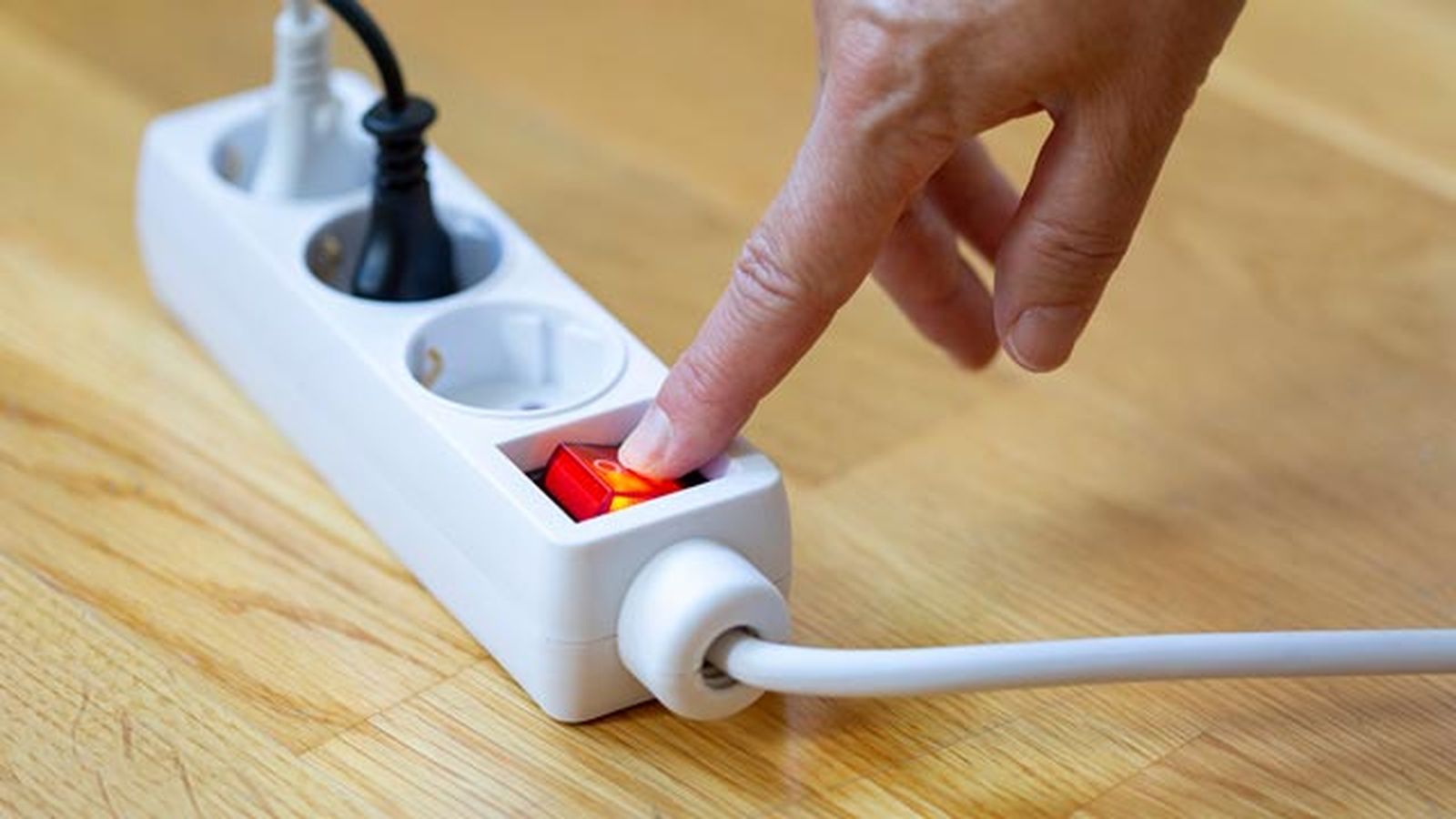consejos de OCU para ahorrar hasta 40 euros factura de la luz